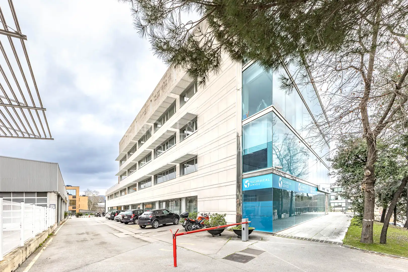 Exterior view of Office for rent in L'Eixample