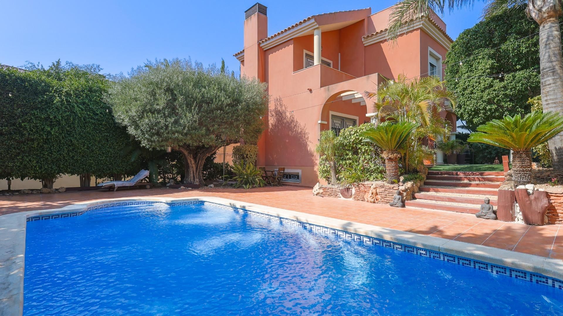 Piscina de Casa o xalet en venda en Alicante / Alacant amb Calefacció, Jardí privat i Traster