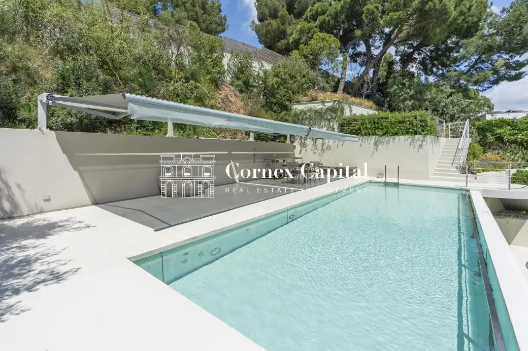 Piscina de Casa o xalet en venda en Barcelona amb Aire condicionat, Calefacció i Jardí privat
