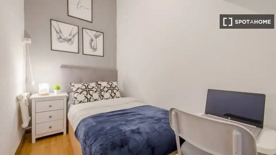 Schlafzimmer von Wohnung zur Miete in Madrid mit Klimaanlage, Heizung und Möbliert
