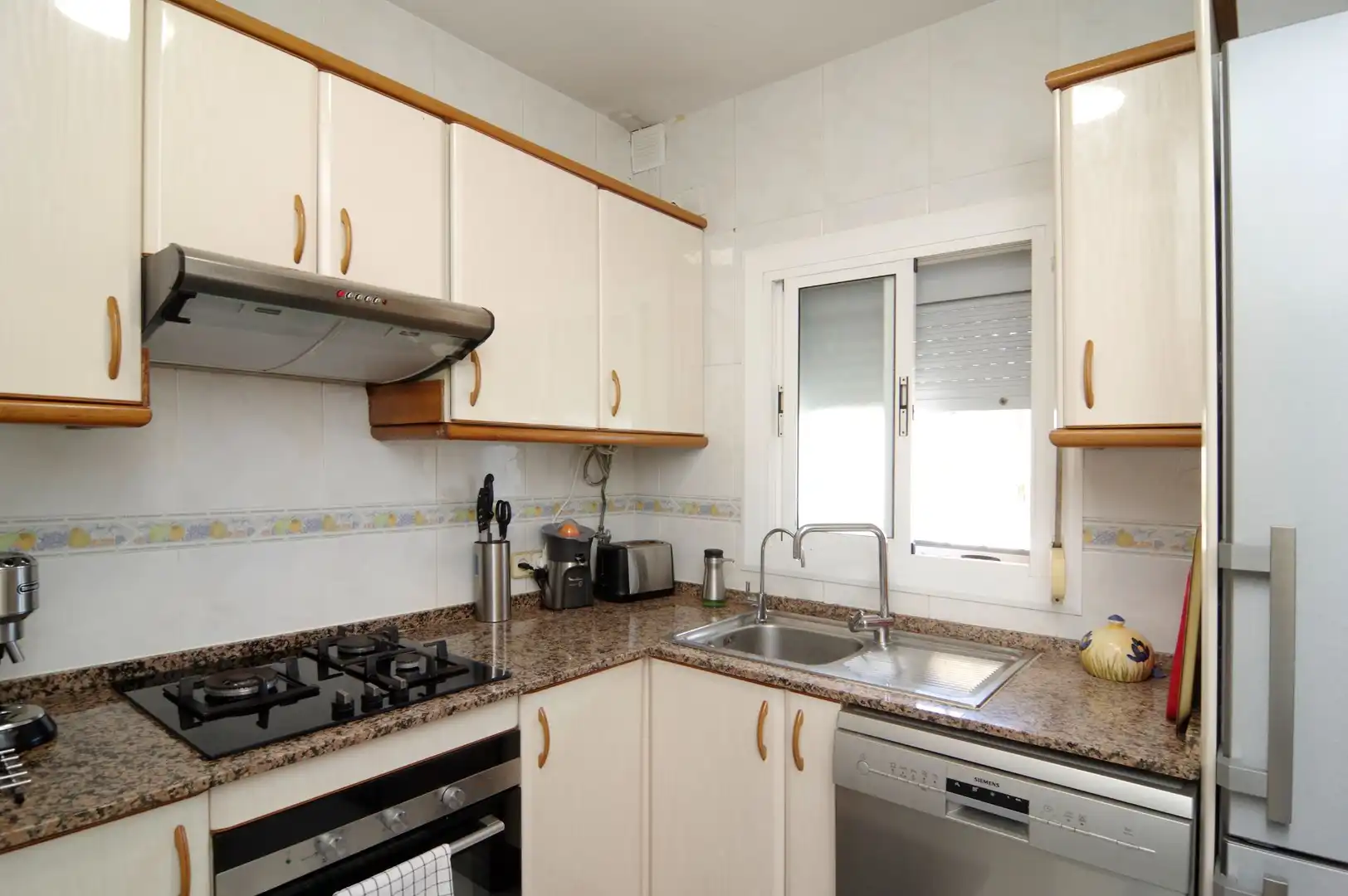 Cuina de Casa o xalet en venda en Sant Vicenç Dels Horts amb Aire condicionat, Calefacció i Jardí privat