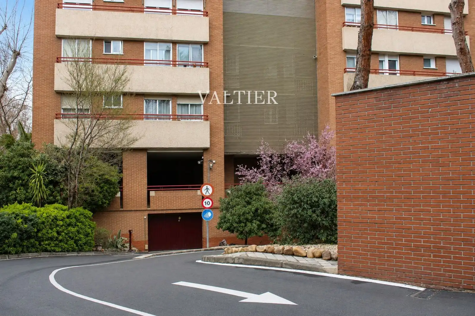 Außenansicht von Wohnung zur Miete in Madrid mit Klimaanlage und Terrasse
