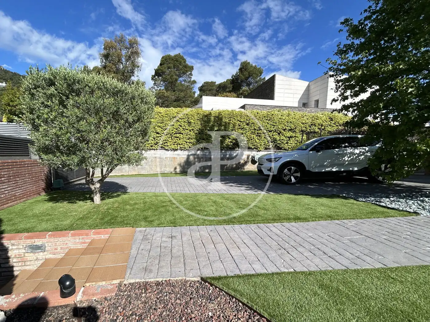 Casa con terraza en venta en Carrer de la Roureda, imagen 2