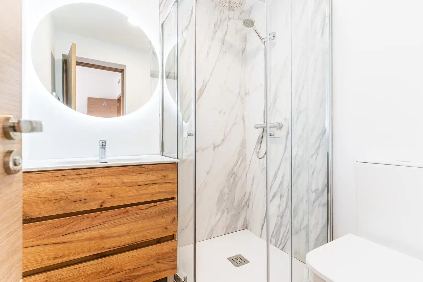 Bathroom of Houses for sale in Villanueva de la Cañada  with Air Conditioner, Heating and Private garden