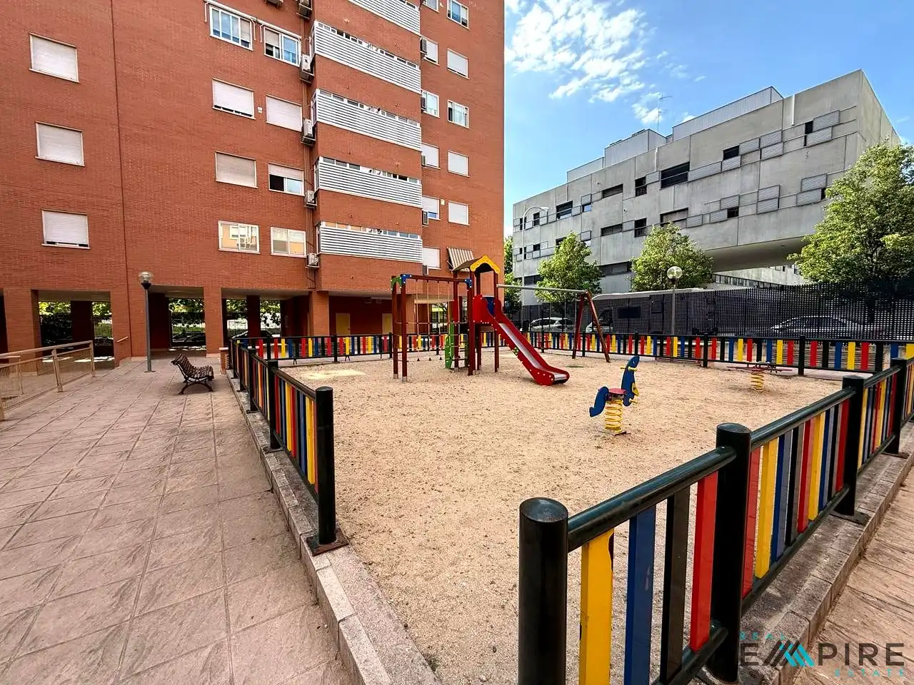 Parking de Piso en venta en Madrid con Calefacción, Trastero y Piscina