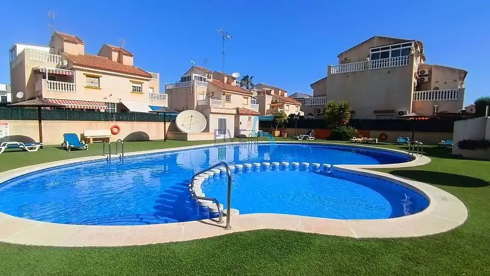 Casa a schiera con terrazza in vendita a Zona Carrefour - Urbanizaciones, imagen 2