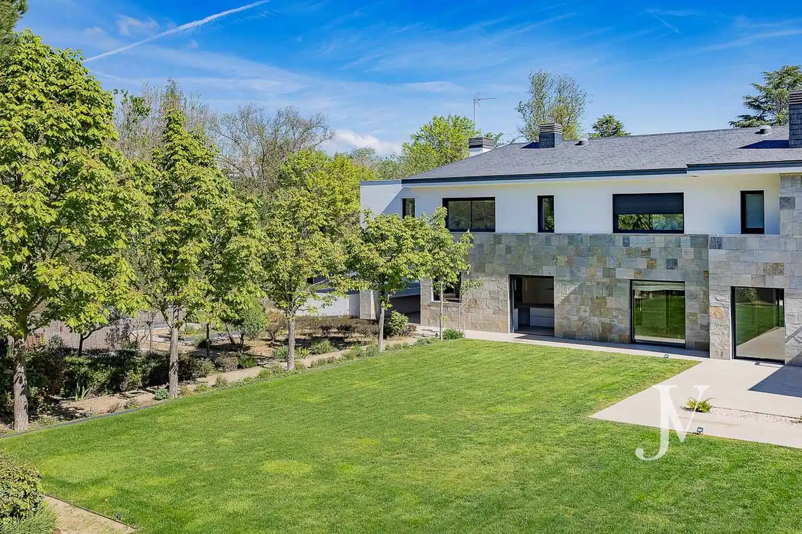 Vista exterior de Casa o xalet en venda en Pozuelo de Alarcón amb Aire condicionat, Calefacció i Jardí privat