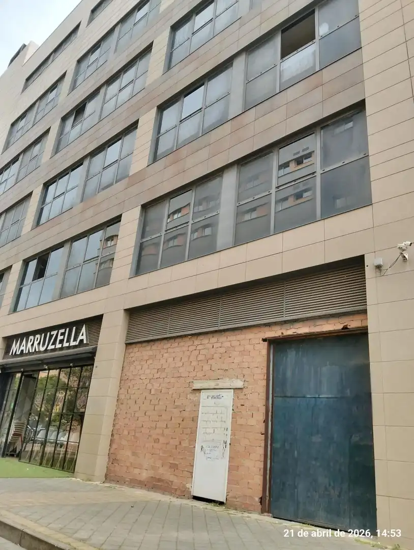 Vista exterior de Local en venta en Sevilla