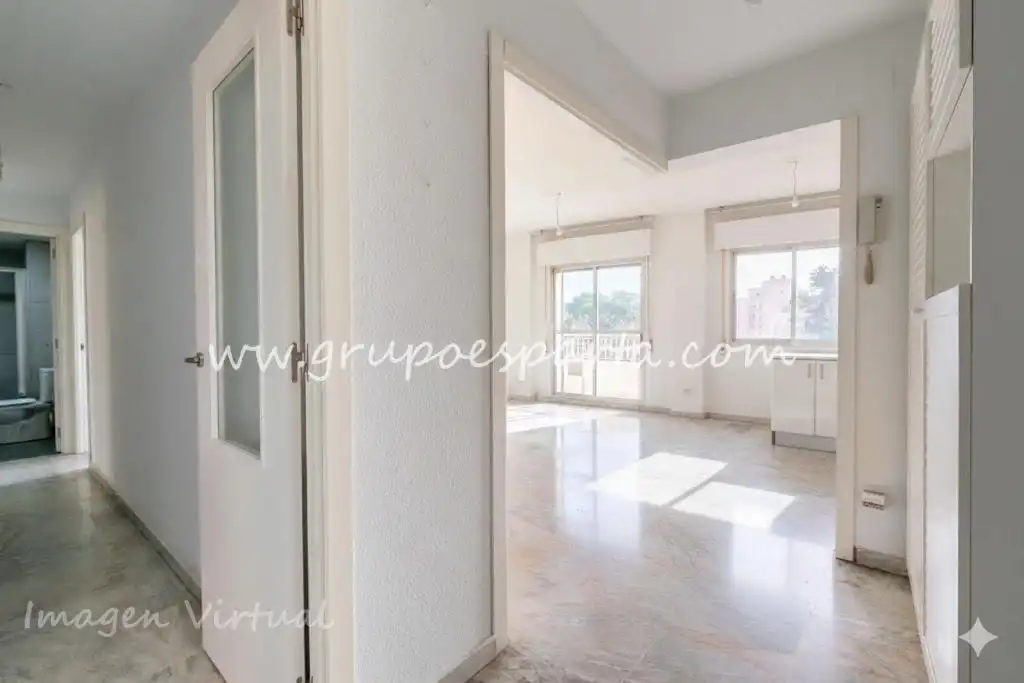 Flat for sale in Sevilla  with Air Conditioner and Balcony