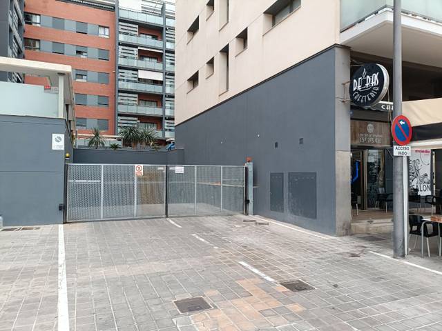 Garaje en Alquiler en Carrer de Santa Cecilia, 22 en Casas Verdes