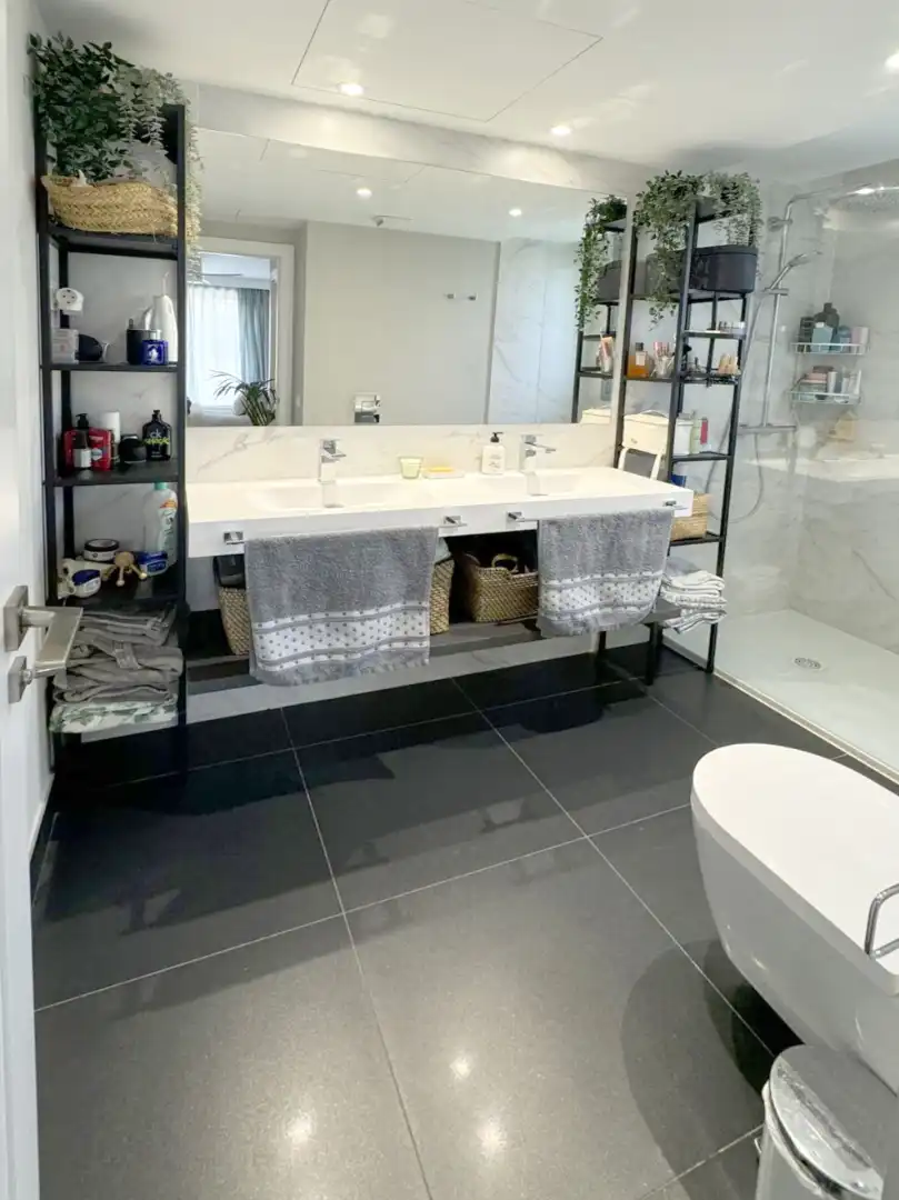 Baño de Planta baja de alquiler en Boadilla del Monte con Aire acondicionado, Calefacción y Jardín privado