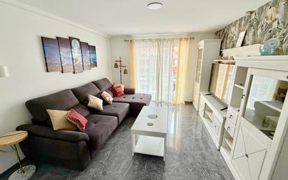 Sala d'estar de Apartament en venda en Benidorm amb Aire condicionat i Terrassa