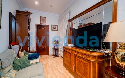 Sala d'estar de Pis en venda en  Madrid Capital amb Calefacció i Terrassa