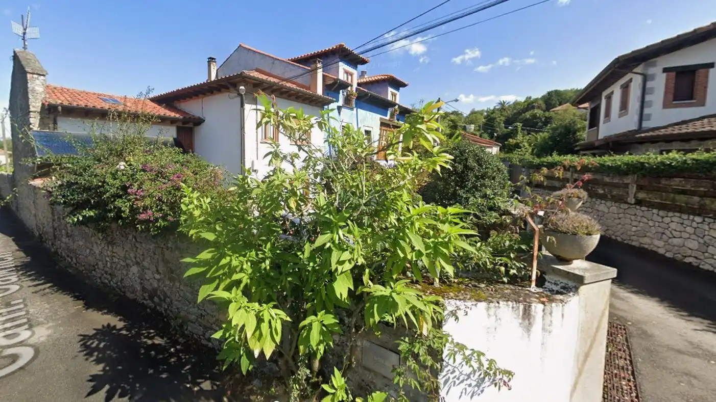 Casa amb jardí en venda a nueva, imagen 4