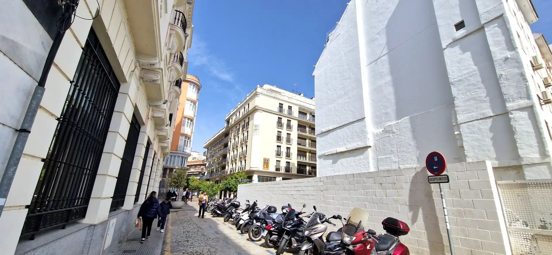 Vista exterior de Piso en venta en Huelva
