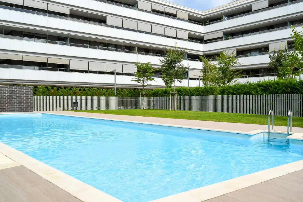 Pis amb piscina en venda a Turó de Can Mates