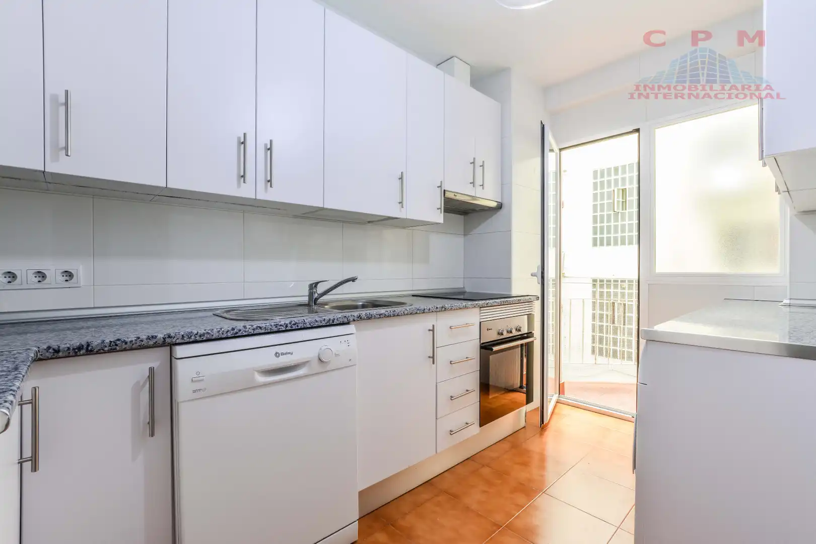 Küche von Wohnung zur Miete in Madrid mit Klimaanlage, Terrasse und Ofen