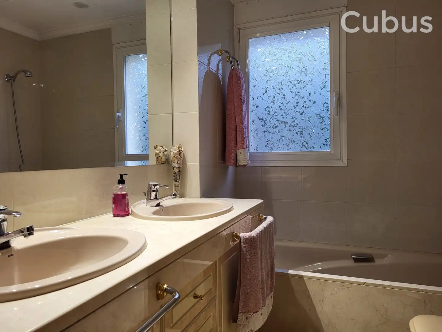 Bathroom of Houses for sale in Olot  with Air Conditioner, Heating and Terrace