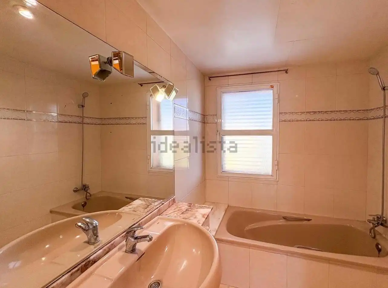 Bany de Casa o xalet en venda en Gandia amb Calefacció, Jardí privat i Terrassa