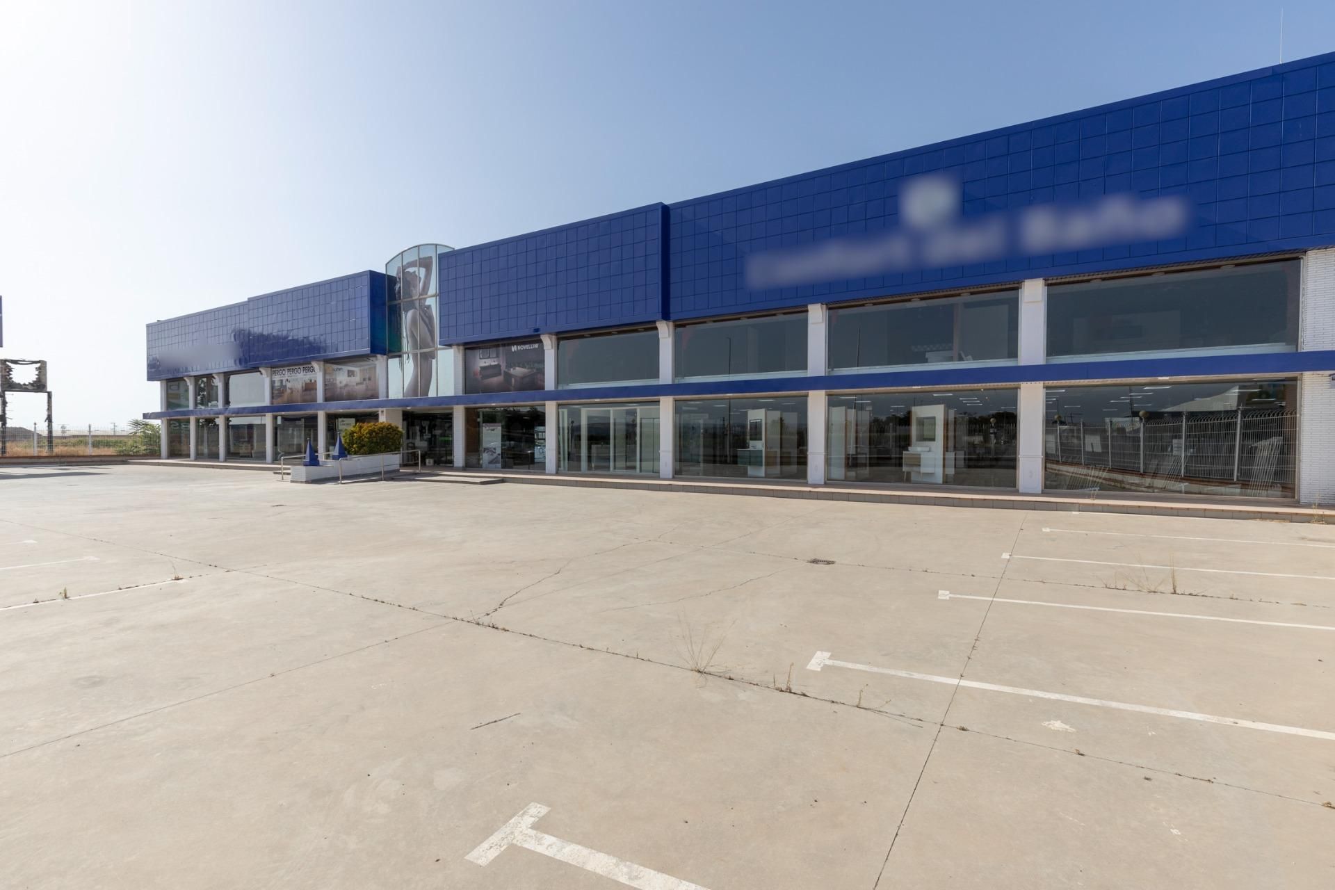 Vista exterior de Nau industrial en venda en Santa Fe