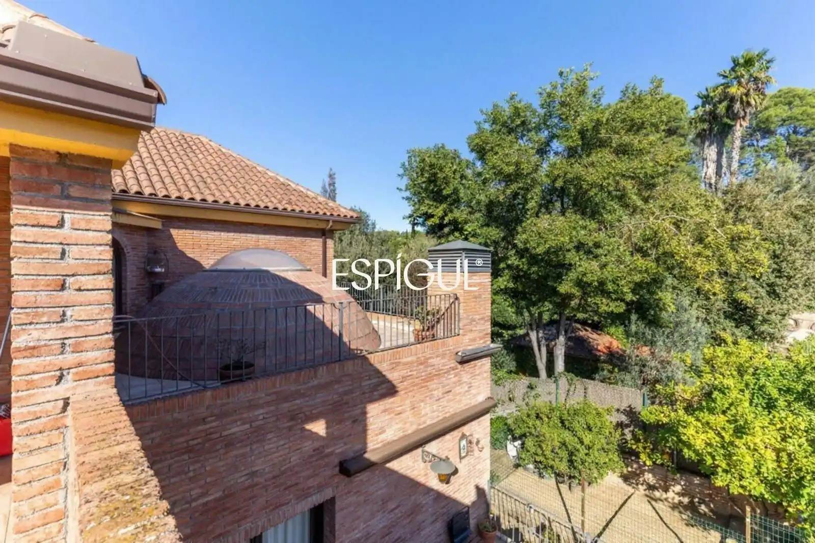 Vista exterior de Casa o chalet en venta en Sant Cugat del Vallès con Aire acondicionado, Calefacción y Jardín privado