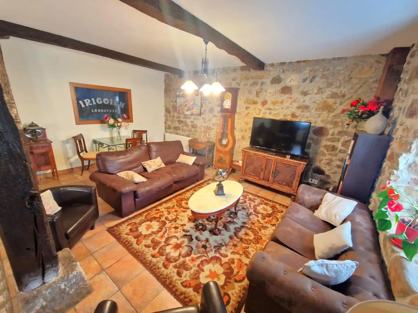Sala d'estar de Casa o xalet en venda en Donostia - San Sebastián  amb Calefacció, Jardí privat i Terrassa