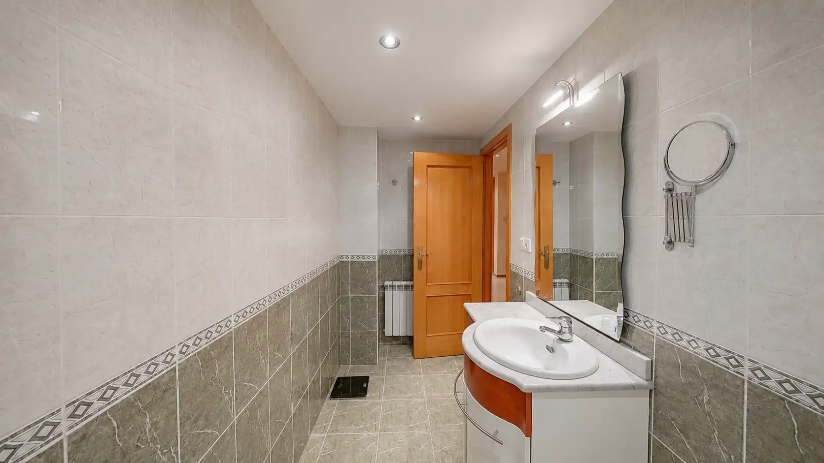 Baño de Piso en venta en Cheste con Calefacción y Balcón