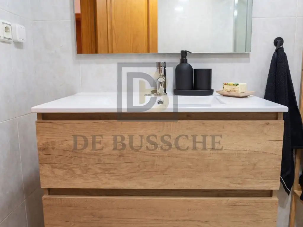 Baño de Piso de alquiler en Torrevieja con Piscina, Amueblado y Lavadora