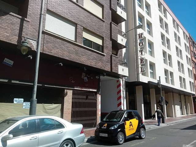 Local comercial en Alquiler en Calle Menéndez Pelayo en Jesuitas