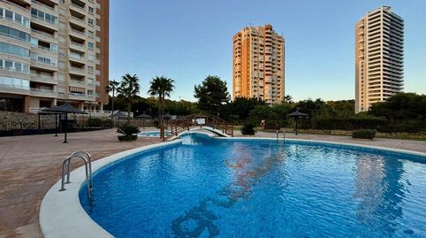 EN EXCLUSIVA! APARTAMENTO CON VISTAS AL MAR, PISCINA, JARDINES Y TERRAZA EN LA DEMANDADA ZONA DE VÍA PARQUE, BENIDORM