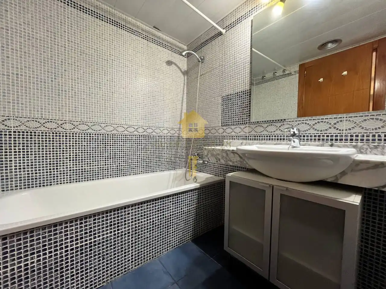 Baño de Piso en venta en Sant Pere Pescador con Aire acondicionado, Amueblado y Balcón