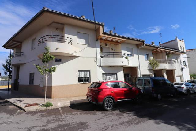 Casa adosada en Venta en C/ REVERENDO JOSE VINAT en Alborache