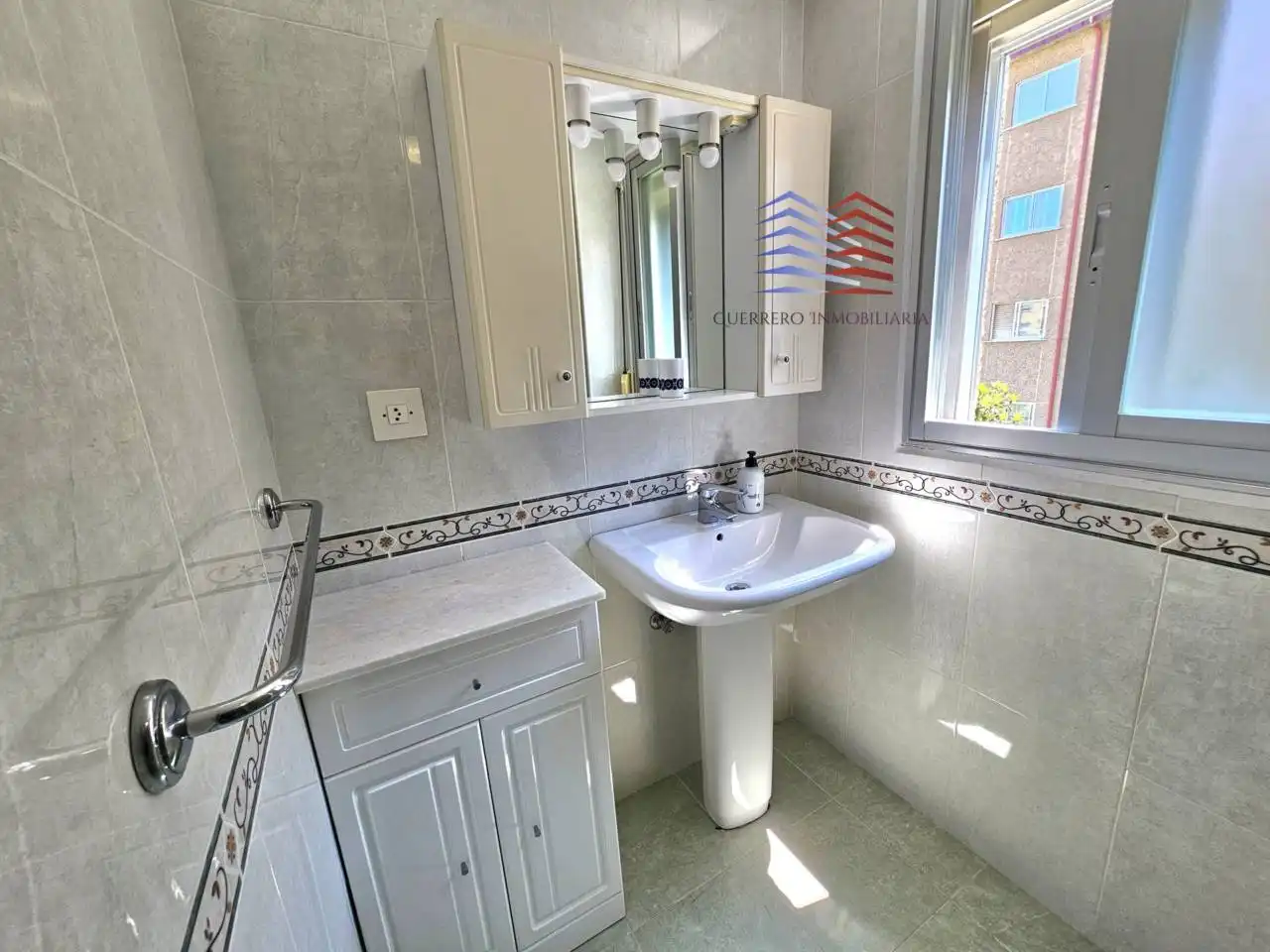 Baño de Piso de alquiler en Ourense Capital  con Calefacción y Amueblado