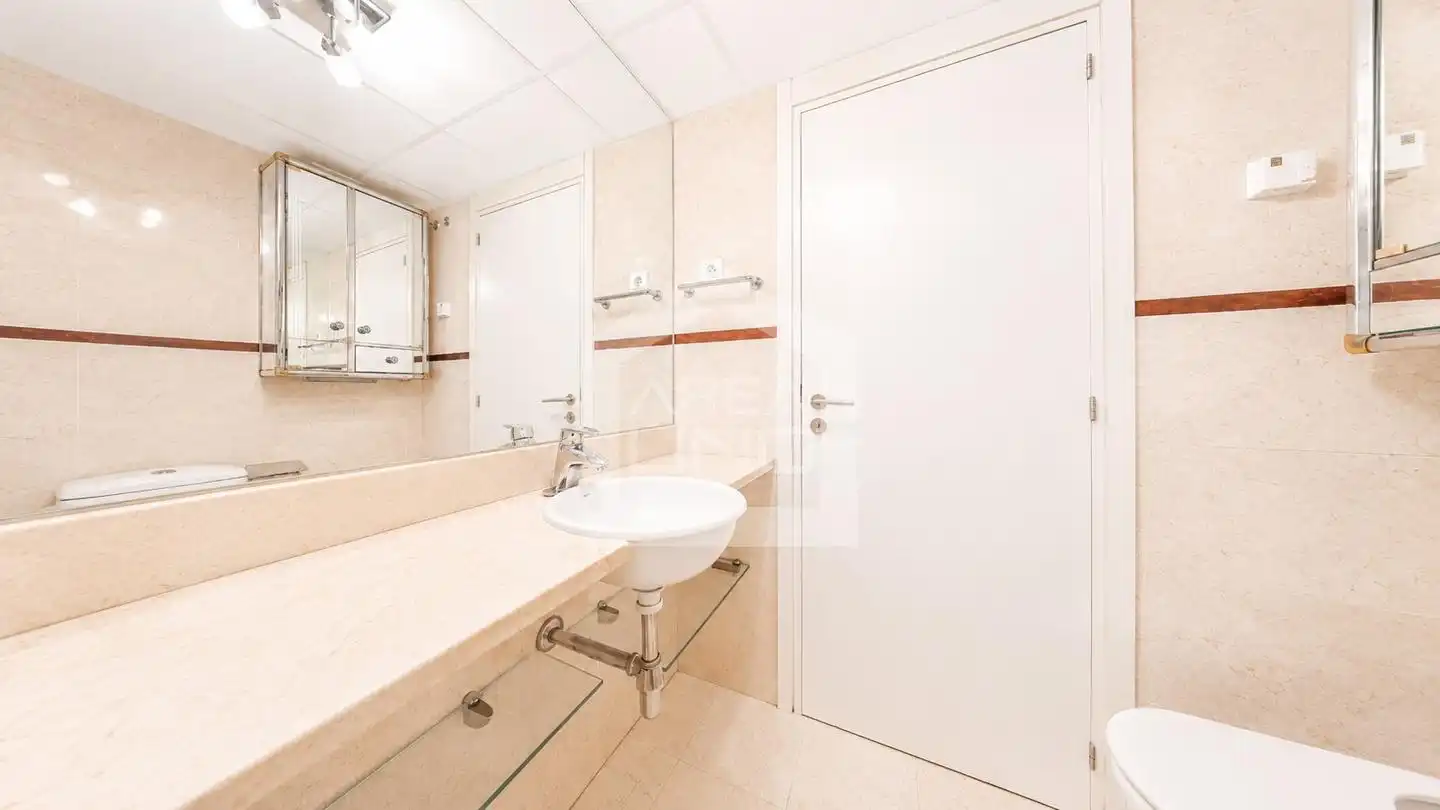 Baño de Piso en venta en Madrid con Aire acondicionado, Calefacción y Trastero