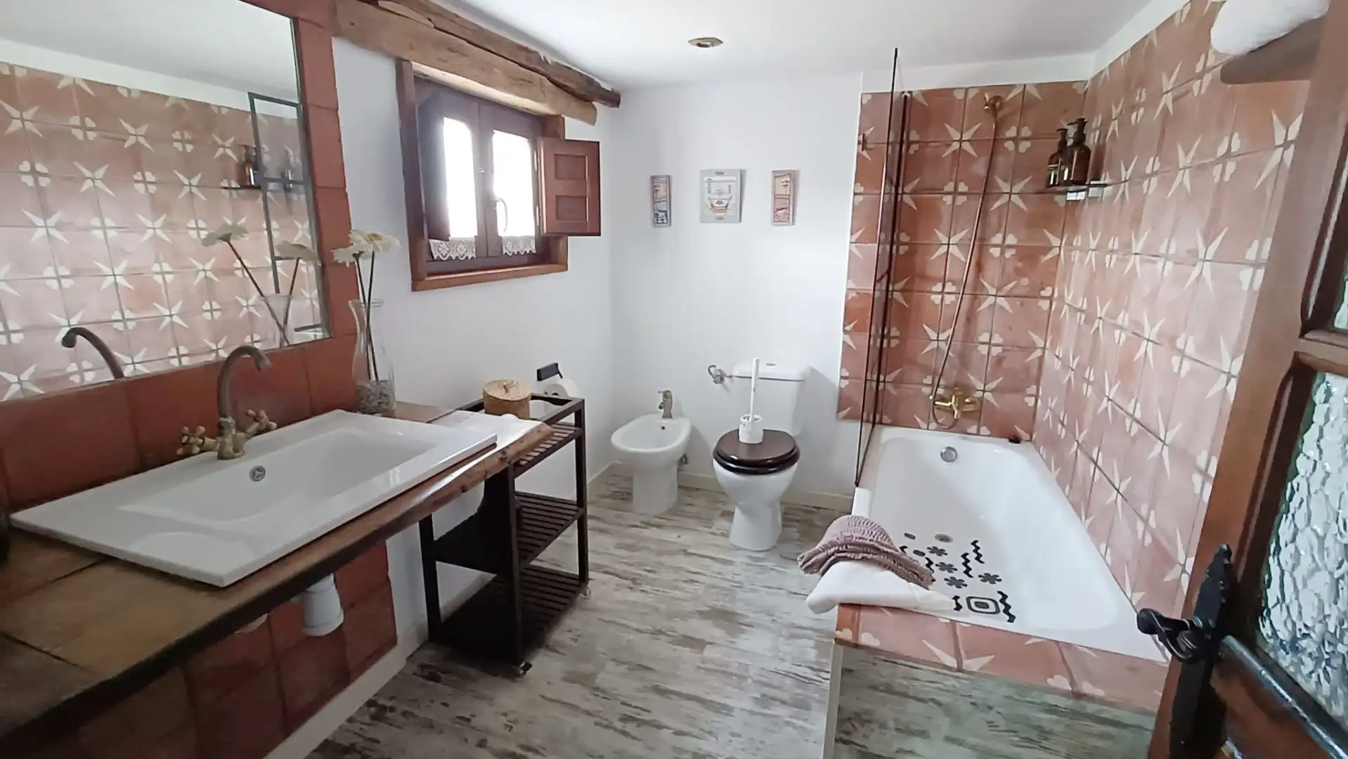 Bany de Casa o xalet en venda en Mieres (Asturias) amb Jardí privat, Terrassa i Traster