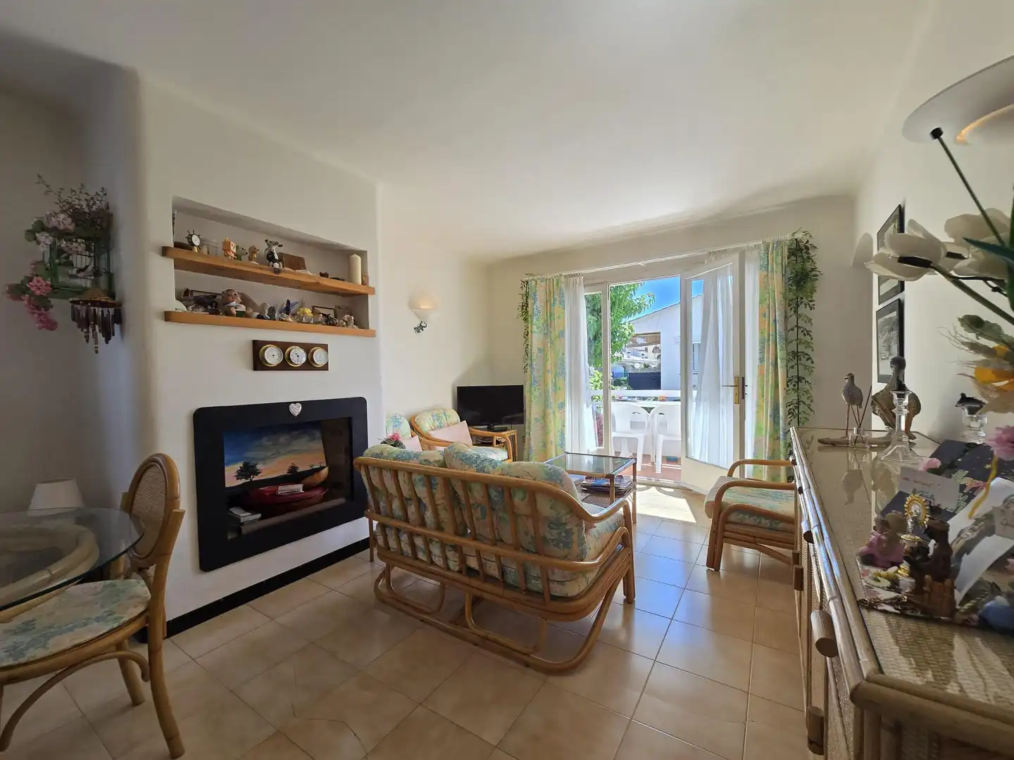 Sala de estar de Casa o chalet en venta en L'Estartit con Aire acondicionado, Jardín privado y Terraza