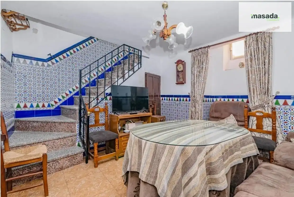 Casa adosada en venta en Montefrío