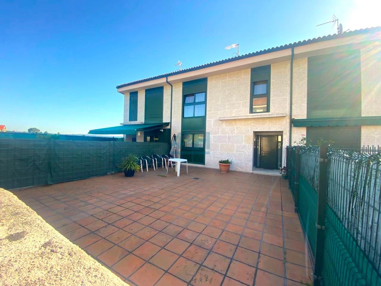 Exterior view of Single-family semi-detached for sale in San Cibrao das Viñas  with Heating, Private garden and Terrace
