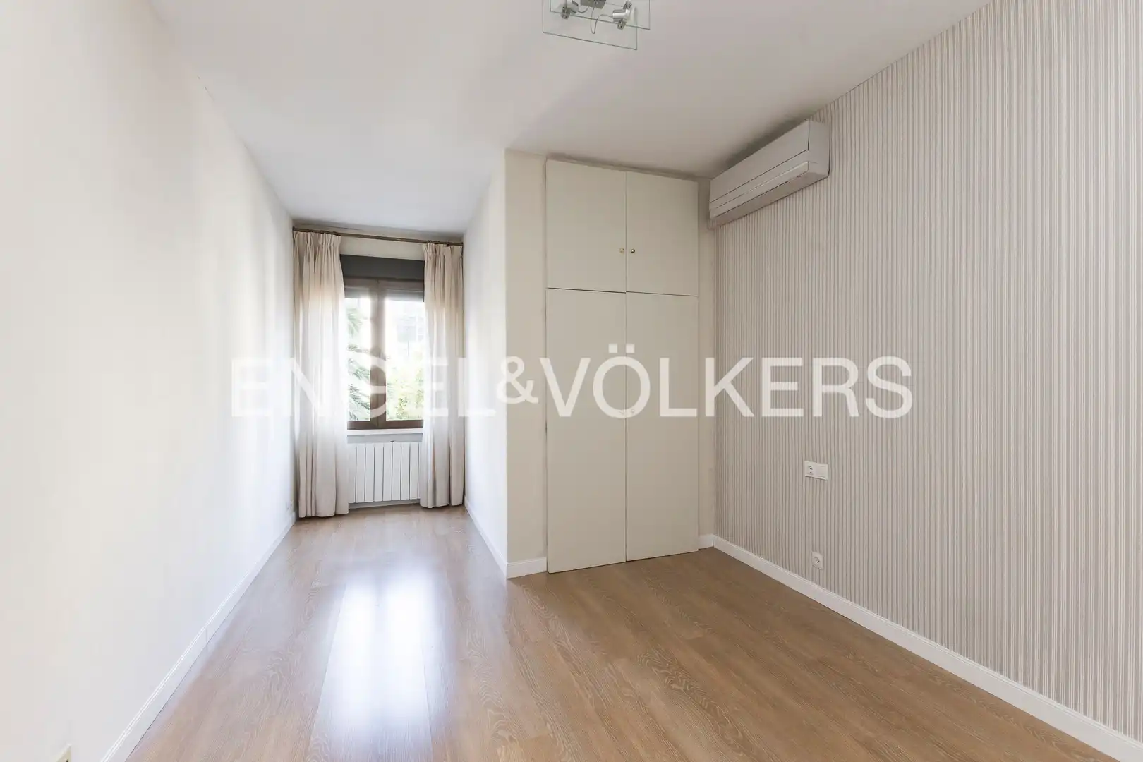 Schlafzimmer von Wohnung zur Miete in Barrio de Salamanca