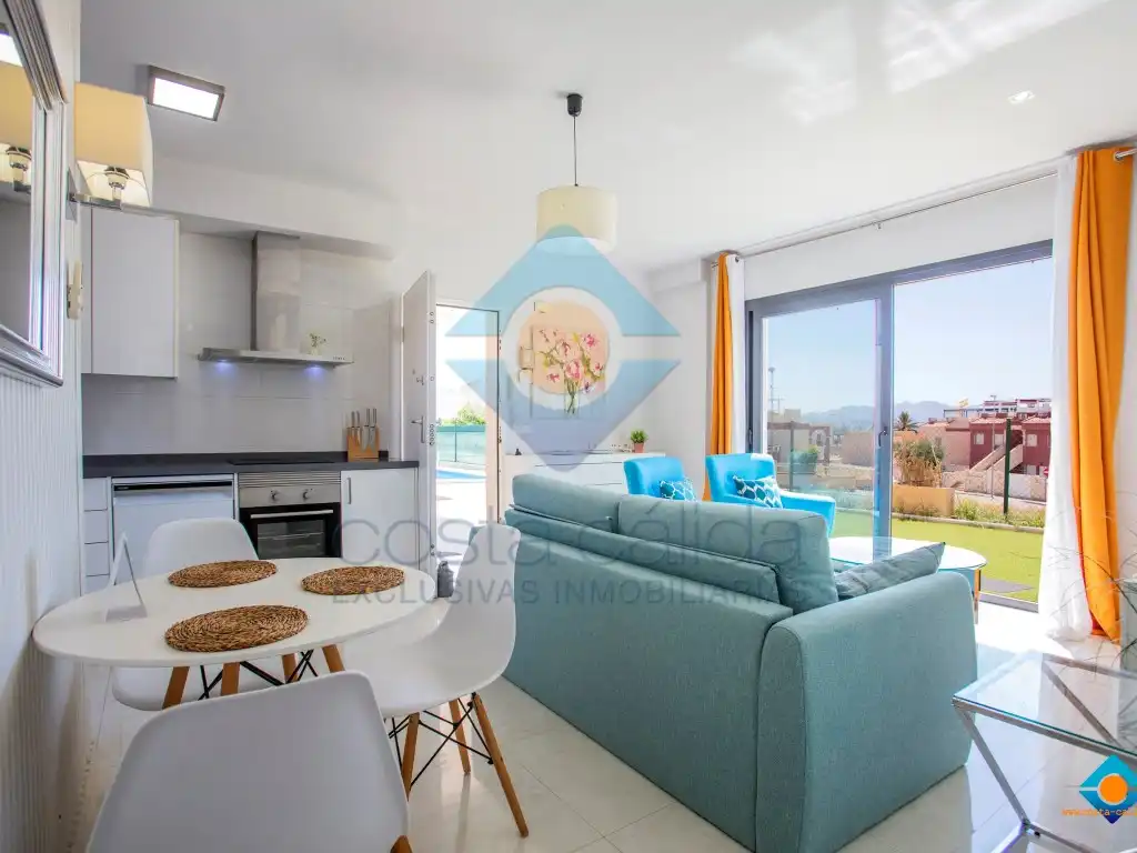 Wohnzimmer von Erdgeschoss zum Verkauf in Mazarrón mit Klimaanlage, Privatgarten und Terrasse
