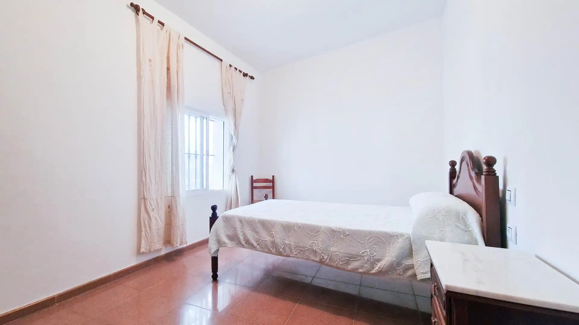 Habitación de Casa o chalet en venta en Cheles con Terraza, Trastero y Balcón