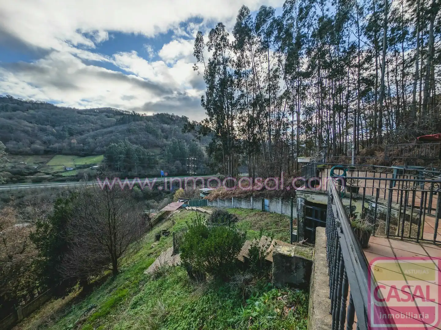 Jardí de Casa o xalet en venda en Mieres (Asturias) amb Calefacció, Terrassa i Traster
