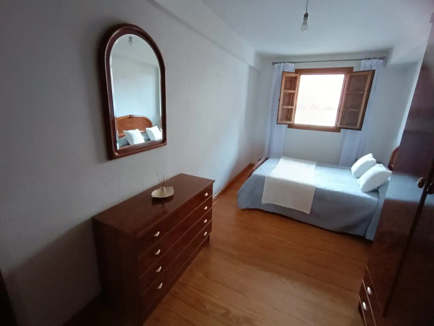 Schlafzimmer von Einfamilien-Reihenhaus zum Verkauf in Valdáliga mit Heizung, Abstellraum und Balkon