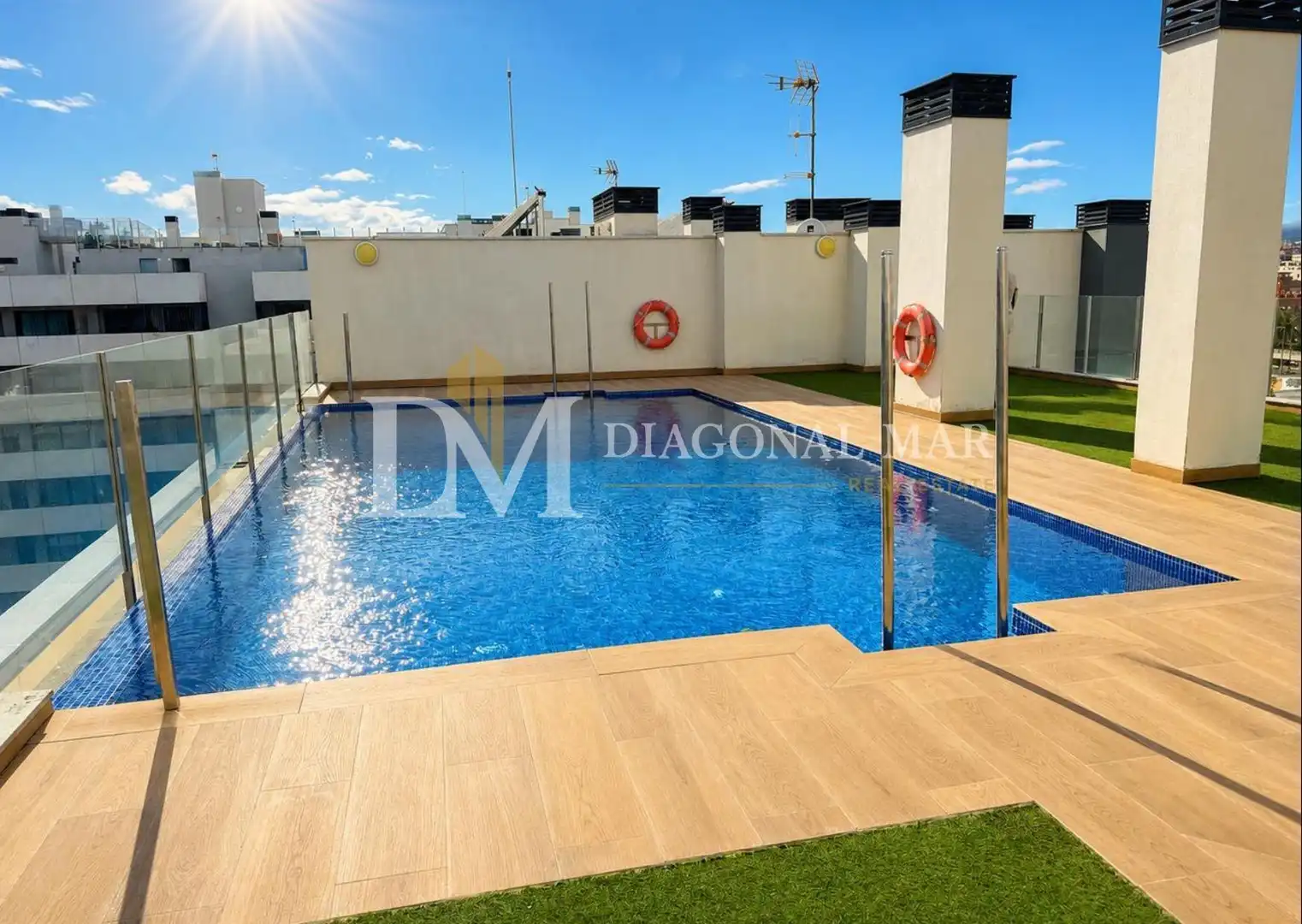 Piscina de Piso de alquiler en Sant Adrià de Besòs con Parquet, Balcón y Piscina comunitaria