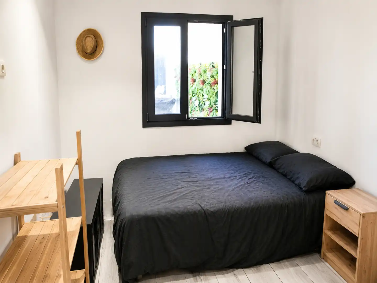 Habitación de Casa adosada en venta en Figueres con Aire acondicionado, Calefacción y Jardín privado