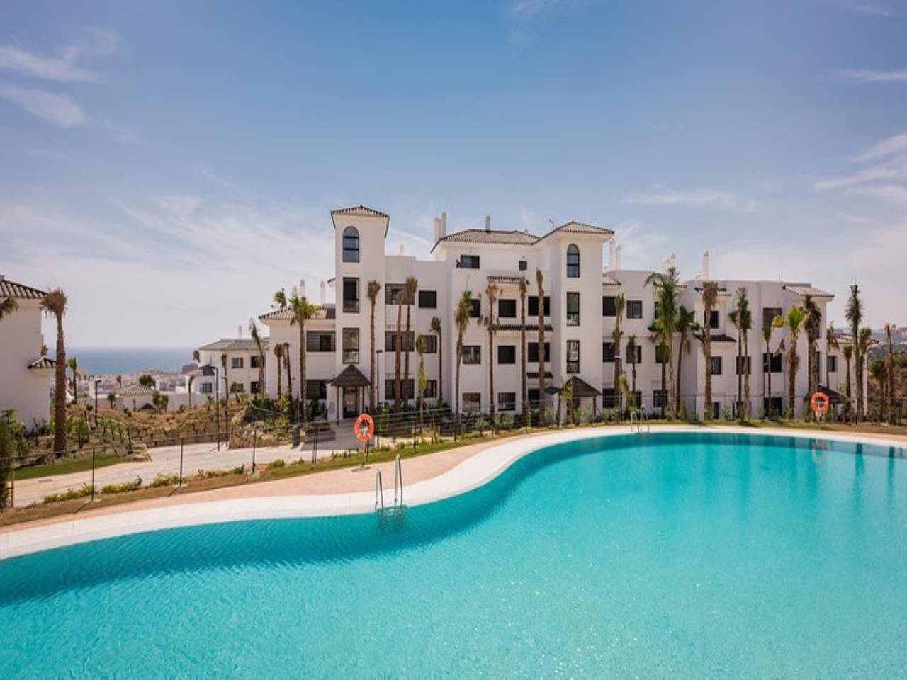 Exterior view of Duplex for sale in Estepona  with Terrace, Storage room and Swimming Pool
