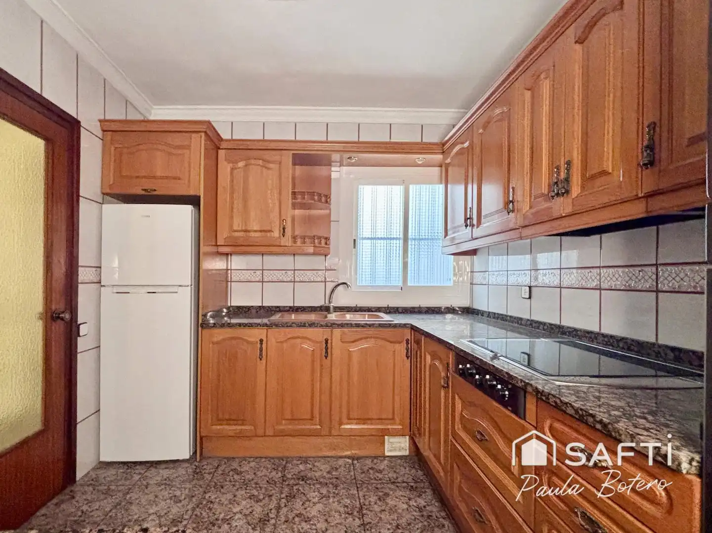 Cuina de Casa adosada en venda en Vilanova i la Geltrú amb Aire condicionat, Calefacció i Terrassa