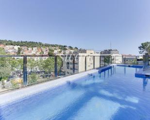 Swimming pool of Flat for sale in  Barcelona Capital  with Air Conditioner, Heating and Terrace