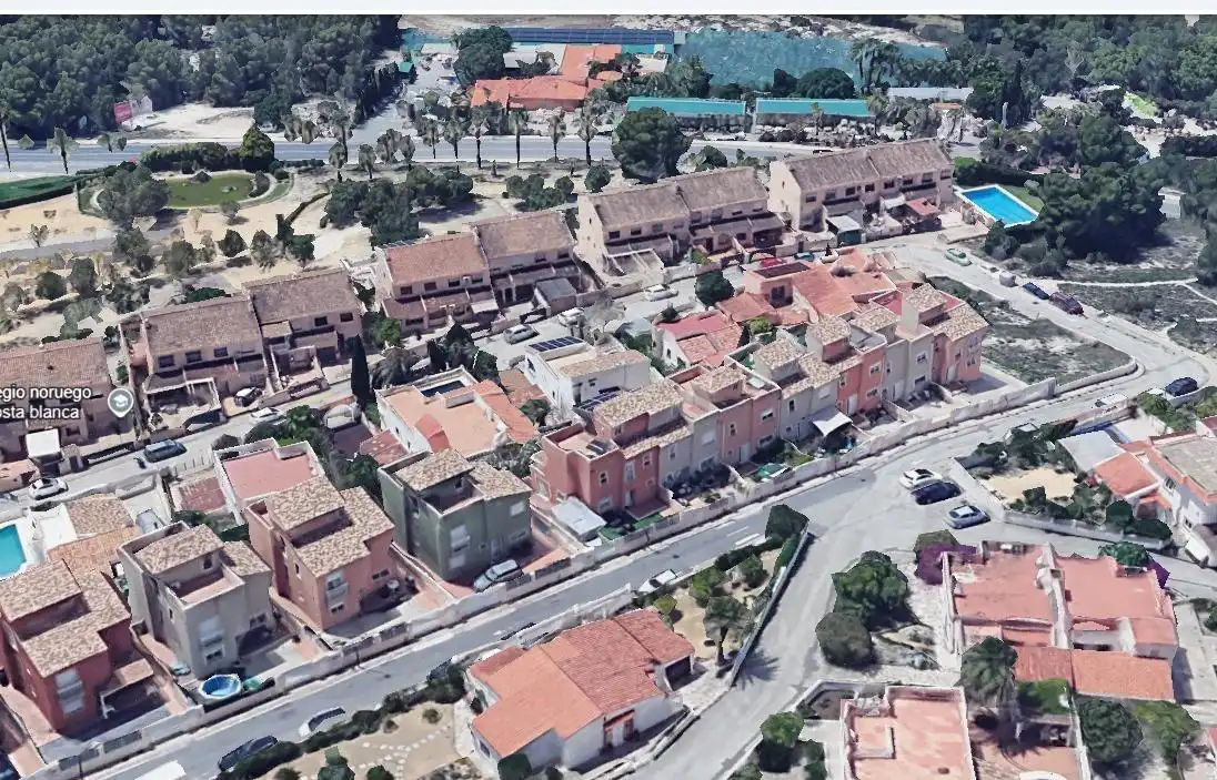 Vista exterior de Casa adosada en venda en L'Alfàs del Pi amb Jardí privat