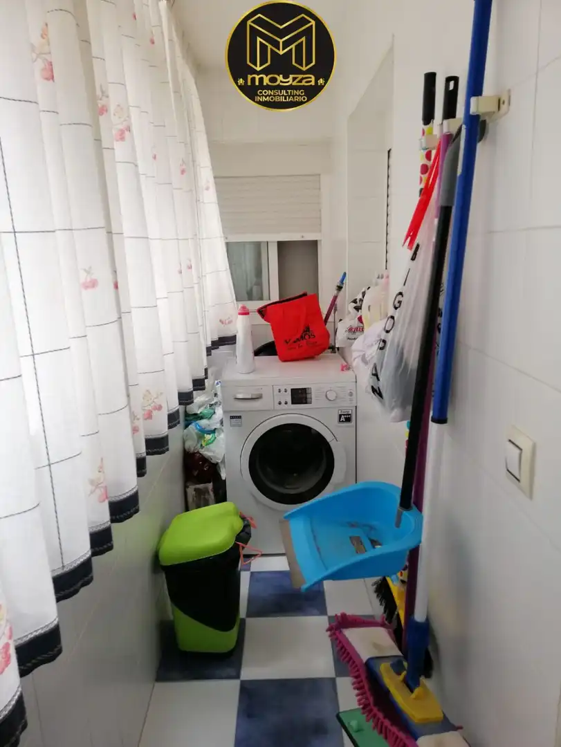 Bany de Pis en venda en Jaén amb Aire condicionat, Terrassa i Balcó
